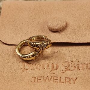 18k gold plated huggie with parve crystals